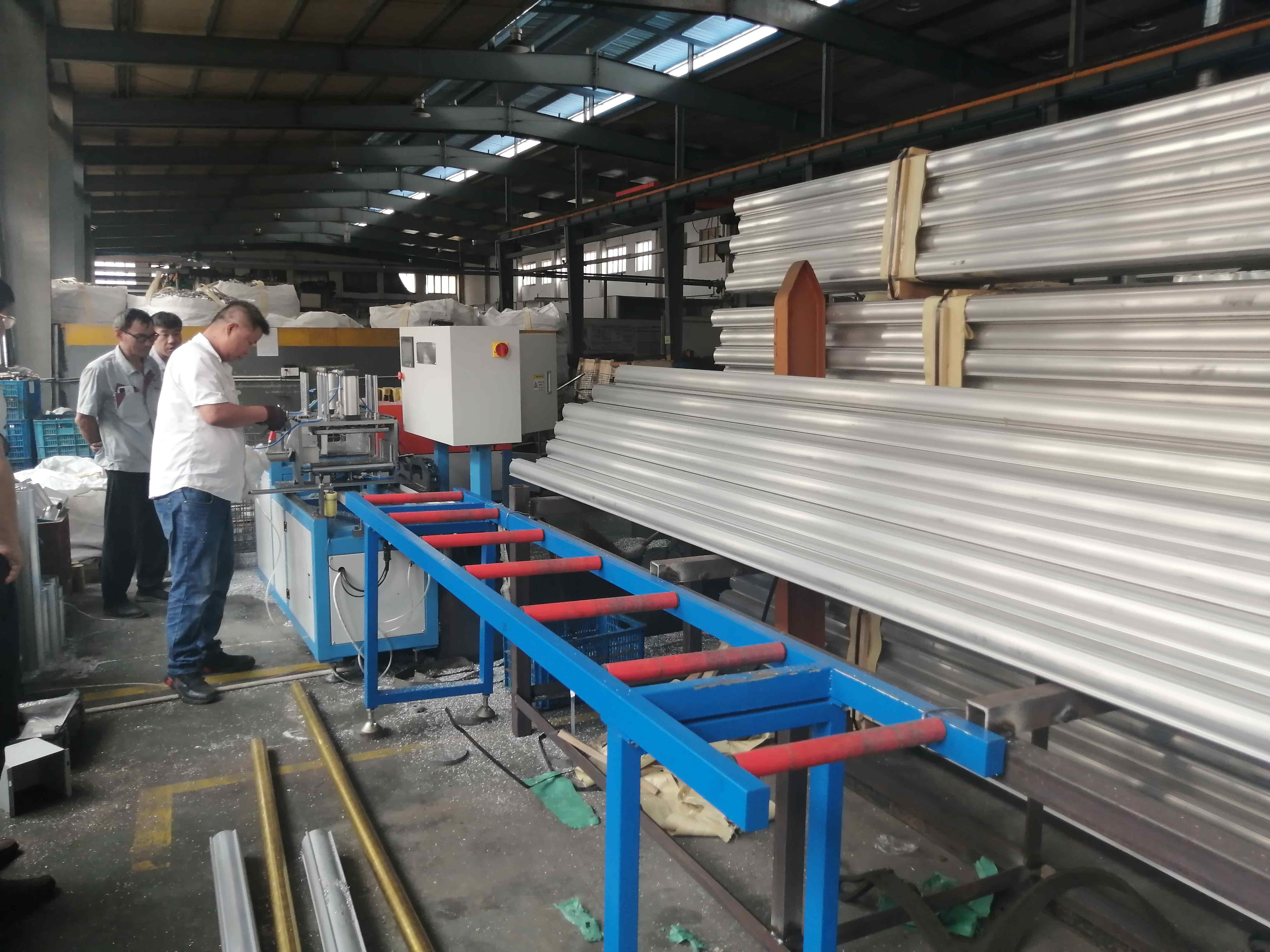 帶你走進全自動黃銅棒下料切割機客戶現(xiàn)場,“遍地黃金”