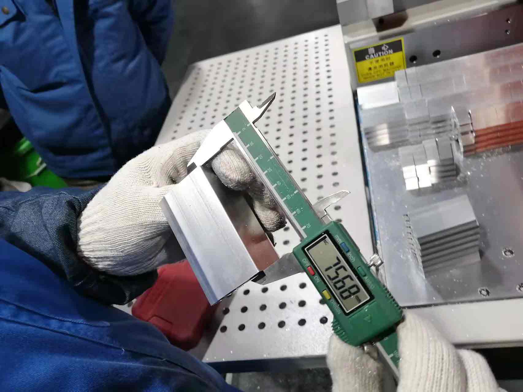 分離式全自動(dòng)切鋁機(jī)-鋁切機(jī)-型材切割機(jī)客戶現(xiàn)場(chǎng)尾料測(cè)量圖-2 分離式全自動(dòng)切鋁機(jī)-鋁切機(jī)-型材切割機(jī)客戶現(xiàn)場(chǎng)尾料測(cè)量圖-2